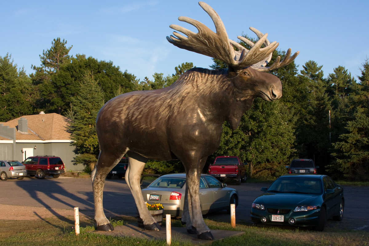 The new Toyota Hilux 2016 fails moose test... again.